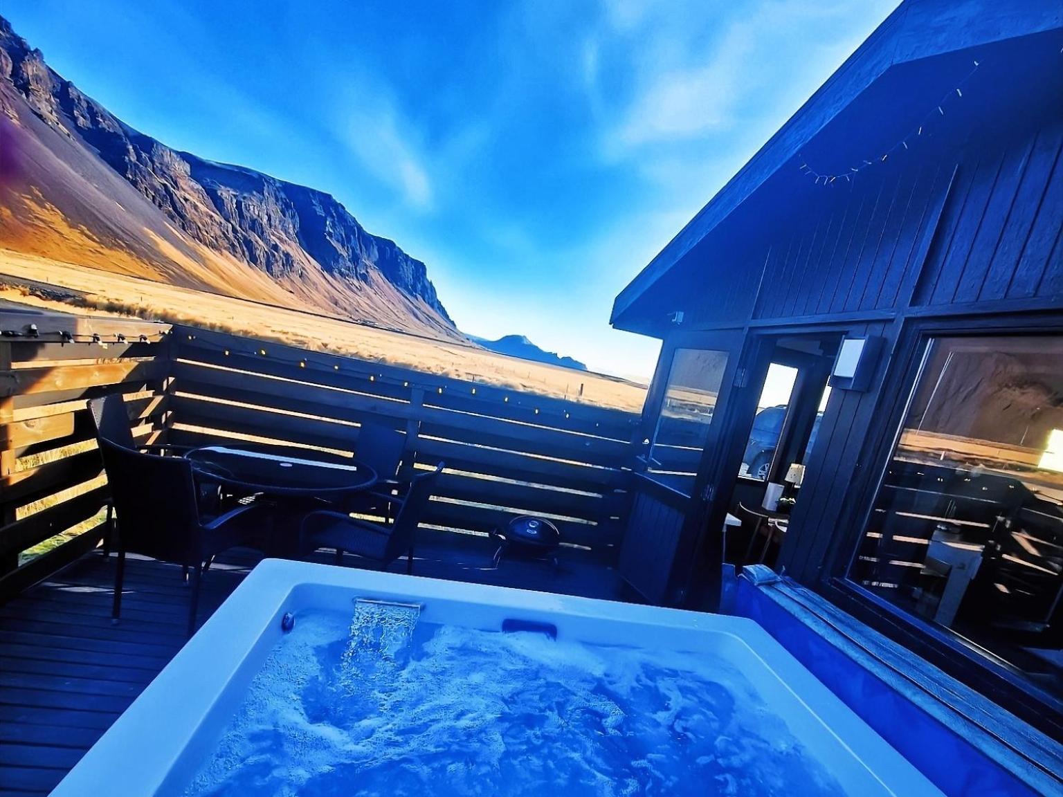 Green Farm Stay With Private Hot Tub Хвольсвёдлюр Экстерьер фото