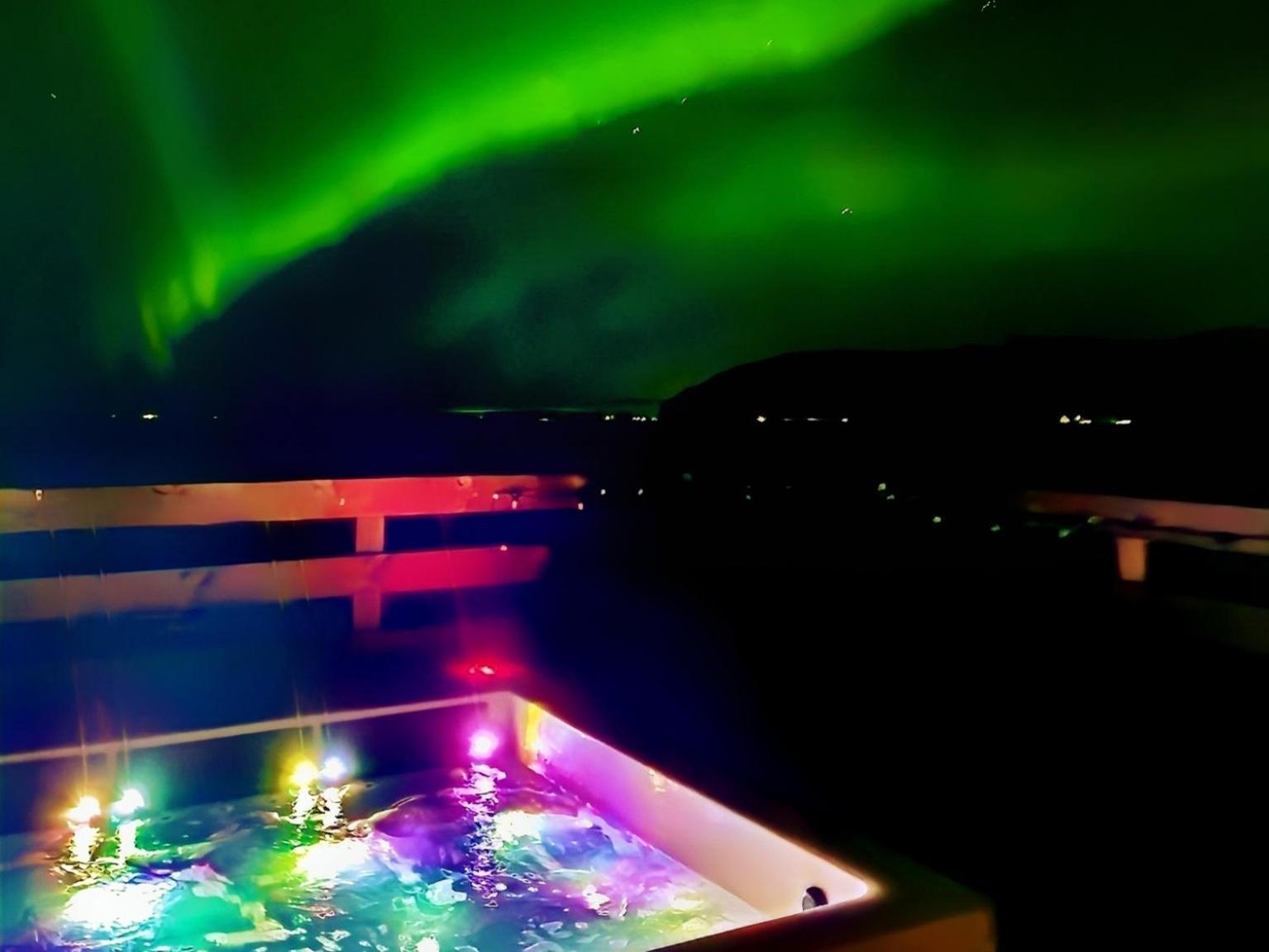 Green Farm Stay With Private Hot Tub Хвольсвёдлюр Экстерьер фото