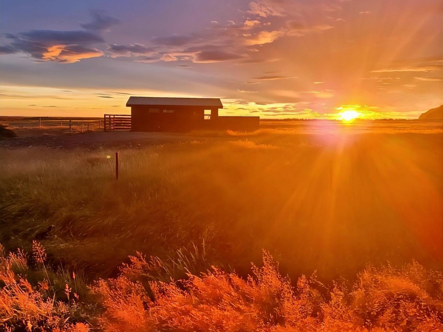 Green Farm Stay With Private Hot Tub Хвольсвёдлюр Экстерьер фото